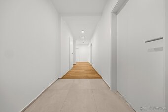 Predaj 4 izb. bytu v Cubicone, parking, pivnica, loggia - 9