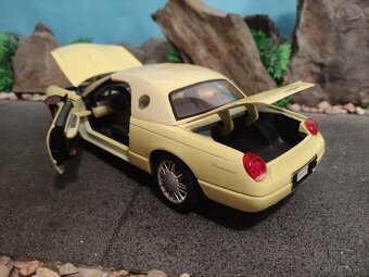 prodám model 1/18 ford thunderbird 2000 - 9