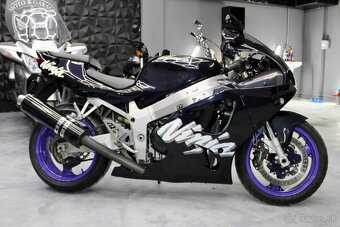 Kawasaki Ninja ZX-7R - 9