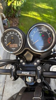 Triumph Bonneville SE - 9