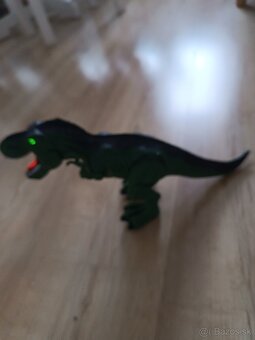 Interaktívny dinosaurus - 9