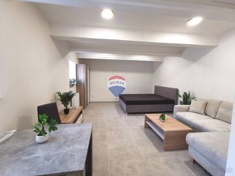 Na prenájom zrekonštruovaný 1,5 izbový byt, 40m2, ul. Šoltés - 9