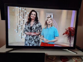 Predám SMART LED TV SAMSUNG UE32F4500AW HD - 9