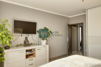 Predaj 4 izbový moderný rodinný dom, garáž, zariadený - 9