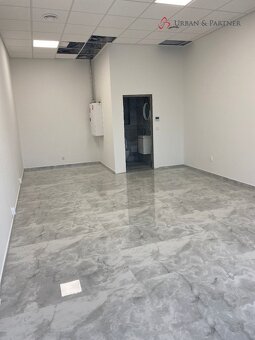 Prenájom nadštandardných obchodných priestorov s parkovaním - 9