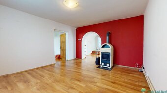 Rezervované, Rodinný dom so záhradou, 8 izieb, 1013 m2, Dvor - 9