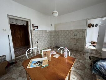 PERKUPA- 5 izbový poschodový dom v pôvodnom stave - 9