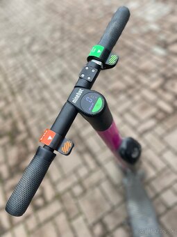 Elektrická kolobežka Nineboot by segway ružová/červená - 9