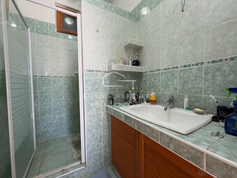 Jedinečný dom na extra veľkom pozemku Kolárovo - 9