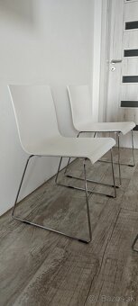 Jedalensky stol so stolickami - 9