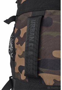 Nový batoh Traveller Backpack black/camo one size - 9