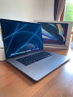 Apple MacBook Pro 2019 16” - 9
