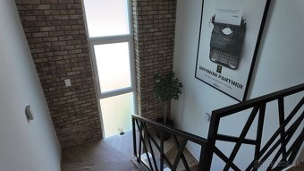 Výnimočný rodinný dom v dobrej lokalite s veľkým potenciálom - 9