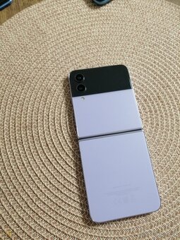 Samsung galaxy Z Flip 4 - 9