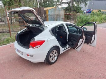 Predám Chevrolet Cruze r.v. 2011, 1.6i, 91kW, 115 xxx km - 9