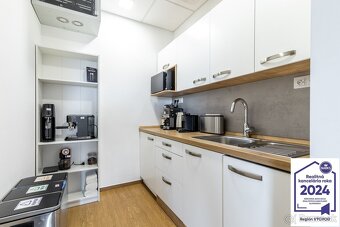 Reprezentatívna kancelária, DUETT I Námestie osloboditeľov - 9