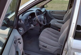 Chrysler Voyager 2.4i + LPG, manuál, r.v. 2006 - 9