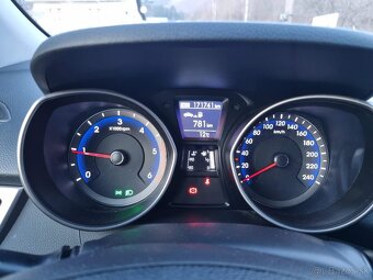 HYUNDAI i30 combi, 1,6 CRDi, 81 kW, r. 2014 - 9