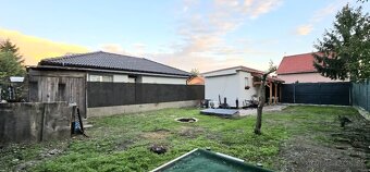 Stačí ti na bývanie garsónka, no chceš mať aj pozemok a kľud - 9