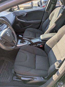 Volvo V40 1.6 D2, 2012 – výborný stav, bez investicii - 9