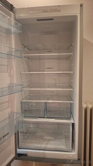 Chladnička s mrazničkou Bosch - 9