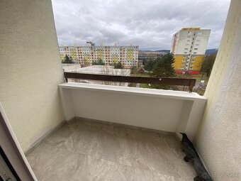 veľká zariadená izba v 3i byte po rekonštrukcii–Solinky - 9