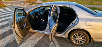 TOYOTA COROLLA 1,6L benzín - sedan - 2011 - 9