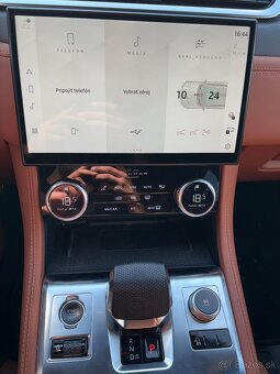 Jaguar F-pace SVR - 9