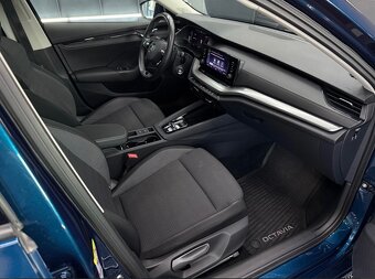 ✔️ Škoda Octavia Combi 2.0 TDI Ambition DSG: - 9