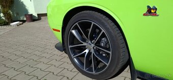 Dodge Challenger R/T 6.4 V8 SHAKER 392 Scat Pack Manuál - 9