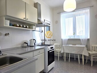 Na PREDAJ RD Zobor s krásnym pozemkom 941m2 - 9