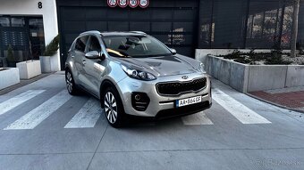 KIA SPORTAGE 2.0 crdi 4x4 A/T - 9