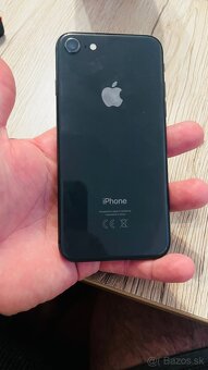 Predám IPhone 8 - 9