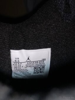Nike Air Jordan 4 'Black Cat' - 9