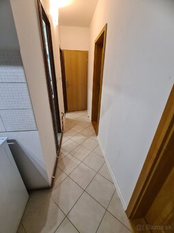 Električka 2 min od 2 izbáku v Petržalke - 9
