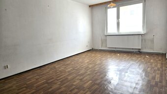 Rezervovane-Ponúkame na predaj 4-izbový byt s loggiou ma Zel - 9