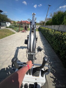 Práce s minibagrom - 9