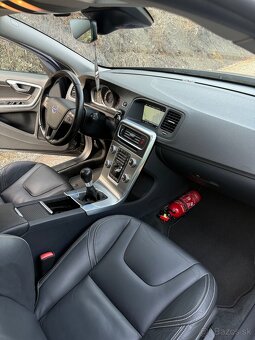 Volvo V60 2.0 D3 5válec 100kw/136PS manuál-6,Summum,Xenon - 9