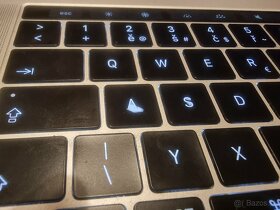 MacBook Pro 2017 15" - 9