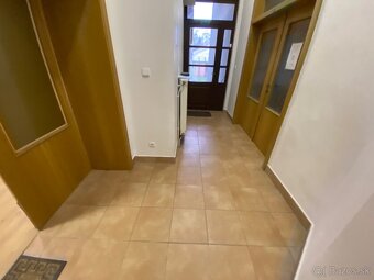- prenájom kancelárie s 2 miestnosťami o rozlohe 44 m2 - 9