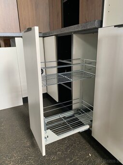 Moderná kuchynská linka bez spotrebičmi - 9