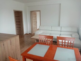 Novo rekonštruovaný rodinný dom s tromi bytovými jednotkami - 9