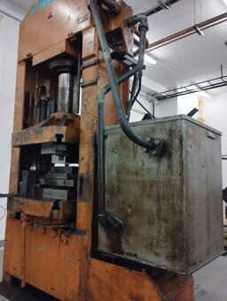 Použitý hydraulický lis LB 150, r. v. 1952 - 9