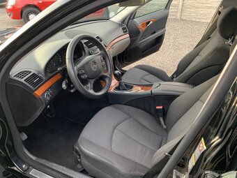MERCEDES-BENZ E TRIEDA SEDAN 220 CDI ELEGANCE - 9
