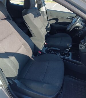 Predám Hyundai i30 1.6i (benzín), r.v. 2010, 99 000 km - 9