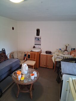 Predám dvojpodlažnú chatu so záhradkou - 9