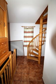 Rodinný dom so záhradou / 837 m2 / - Beluša - 9