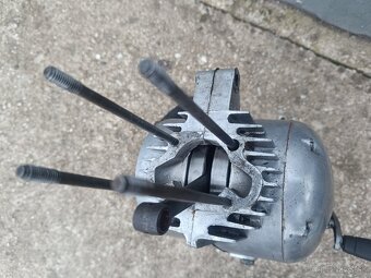 Polomotor Jawa 555 po GO - 9