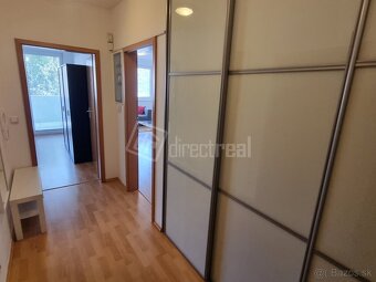 Na prenájom priestranný 2 izbový byt s loggiou a parko… - 9