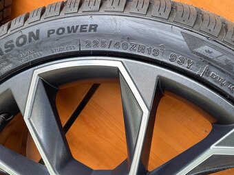 EXTREME GRAU orig.skoda225 40 R19 5x112 7,5j x19 ET 51 VW - 9